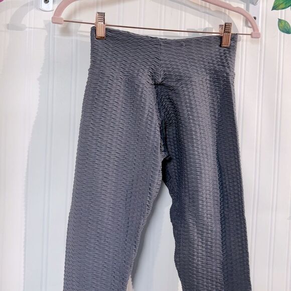Booty by Brabants Textured Gray Activewear leggings OS - Picture 2 of 6